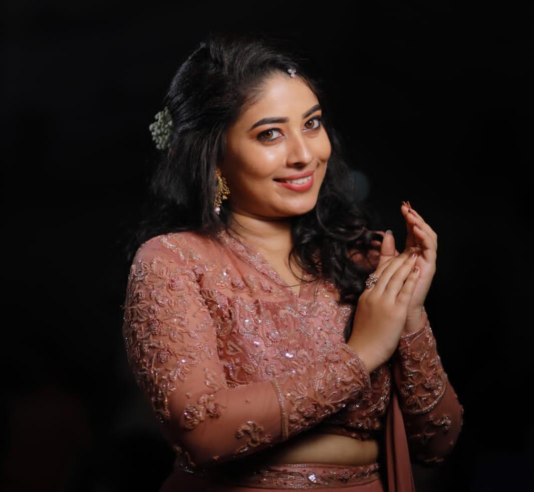 AMBER the beauty bar UNISEX SALON & MAKEUP STUDIO